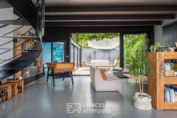 Loft contemporain avec piscine intérieure et terrasses