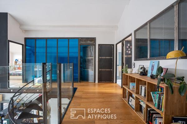 Loft contemporain avec piscine intérieure et terrasses