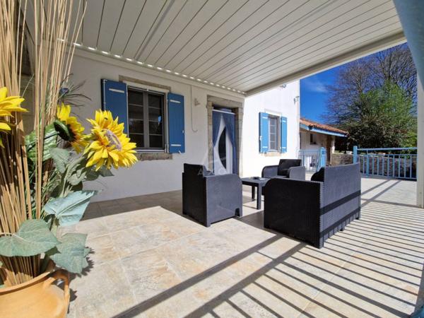 Authentique Béarnaise rénovée en position dominante