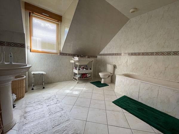 Maison familiale de 188m²  à vendre ? La Celle-les-Bordes,