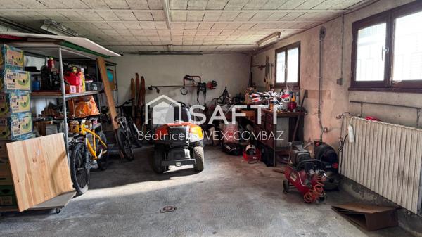 Un havre de paix proche des commerces, écoles, piste cyclable, lac. Triple expo E-S-O