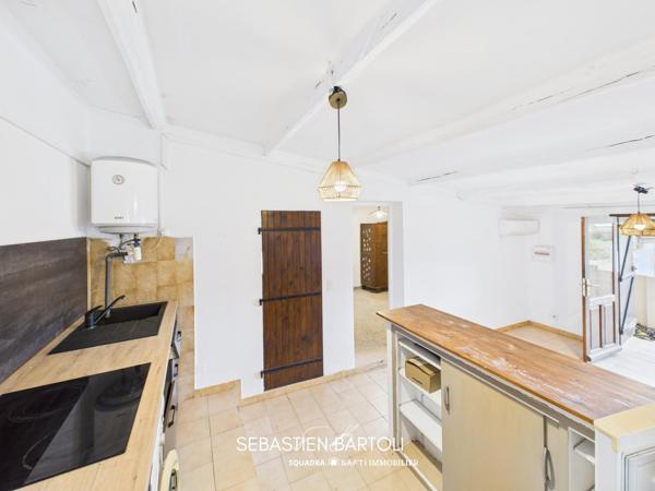 Maison T6 de 140m2 avec T2 indépendant à Figari