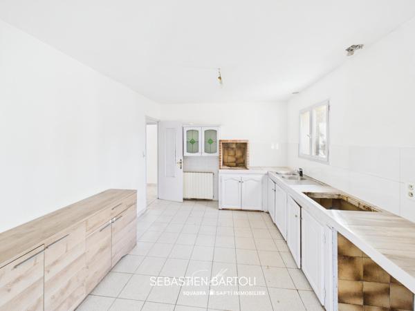 Maison T6 de 140m2 avec T2 indépendant à Figari