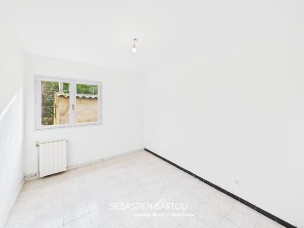 Maison T6 de 140m2 avec T2 indépendant à Figari