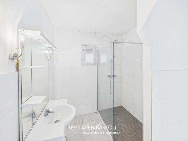 Maison T6 de 140m2 avec T2 indépendant à Figari