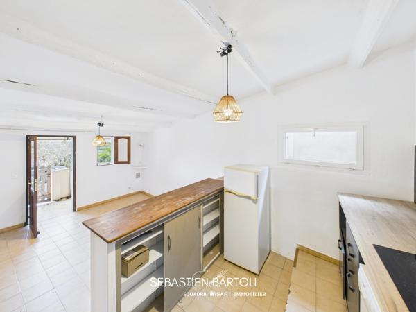 Maison T6 de 140m2 avec T2 indépendant à Figari