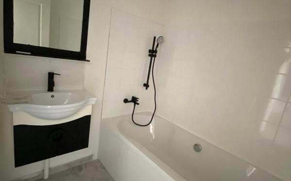 Appartement à louer    4 pièces • 71,86 m2 Saint-Ambroix