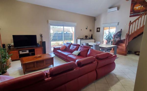 Maison à vendre    7 pièces •  Roques