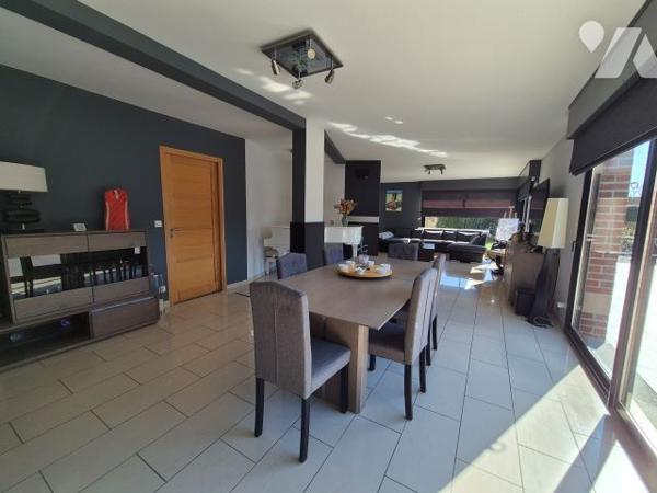 belle qualité de construction pour ce pavillon individuel alliant volume et luminosité