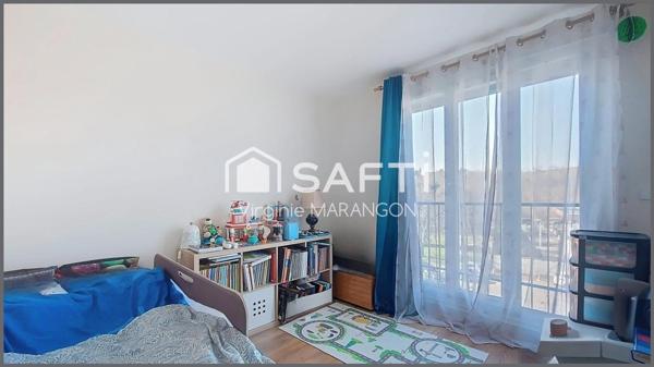Appartement type F4 lumineux avec balcon et parking.