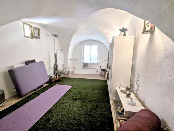 Maison de village de 100 m² avec terrasses – LAURIS 269 000 €
