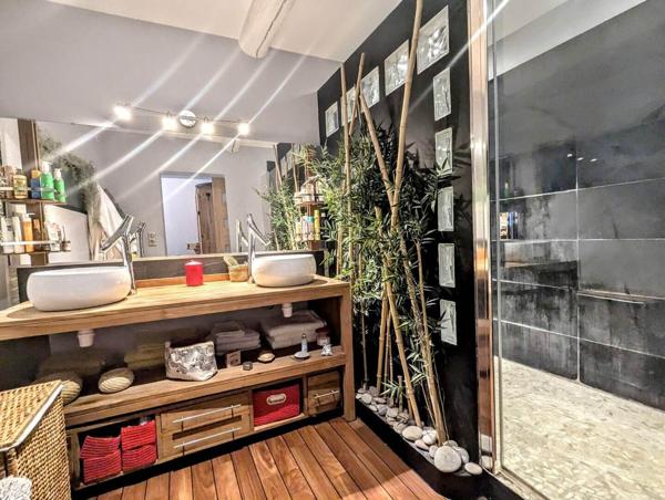 Maison de village de 100 m² avec terrasses – LAURIS 269 000 €