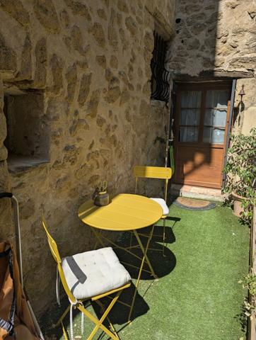 Maison de village de 100 m² avec terrasses – LAURIS 269 000 €