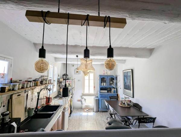 Maison de village de 100 m² avec terrasses – LAURIS 269 000 €