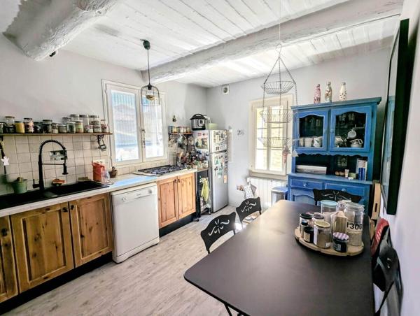 Maison de village de 100 m² avec terrasses – LAURIS 269 000 €
