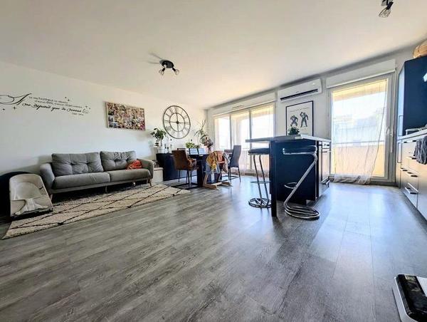 Vente                                                      Appartement
                        
                     3 pièces                      63 m2                     à Istres