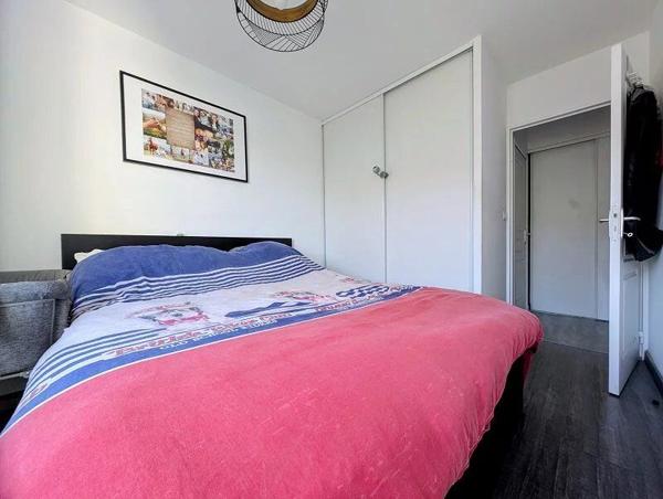 Vente                                                      Appartement
                        
                     3 pièces                      63 m2                     à Istres