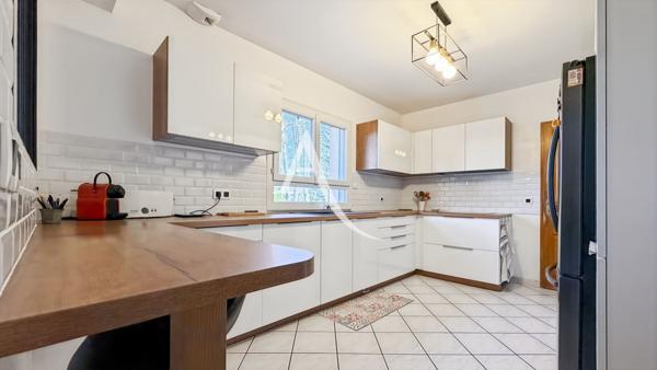 Maison Le Perray En Yvelines 6 pièce(s) 140 m2