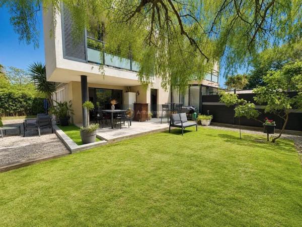 Vente                                                      Appartement
                        
                     3 pièces                      70 m2                     à Fréjus