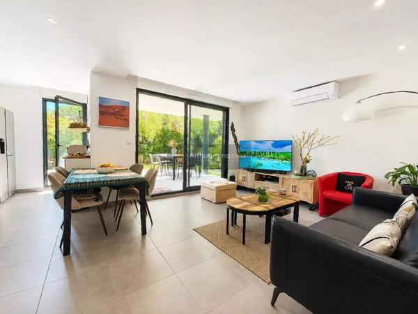 Vente                                                      Appartement
                        
                     3 pièces                      70 m2                     à Fréjus