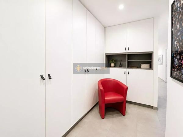 Vente                                                      Appartement
                        
                     3 pièces                      70 m2                     à Fréjus