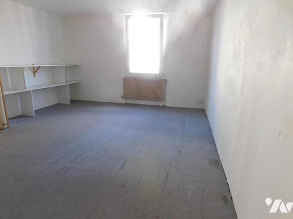 Maison de bourg avec local