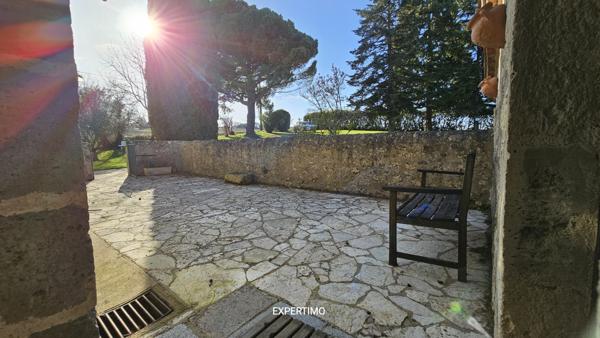 Nérac (47600) Magnifique maison de 300m², un appartement de 100m², une ancienne étable de 120m², parc arboré, piscine.