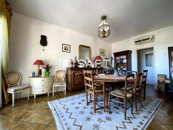 Maison Familiale 9 Pièces d'environ 233 m2 avec Terrasse et Piscine