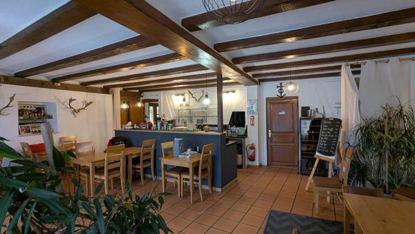 Ensemble immobilier 500m2, restaurant bar appartements, terrain 1187m2