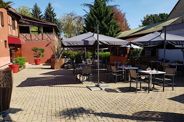 Ensemble immobilier 500m2, restaurant bar appartements, terrain 1187m2