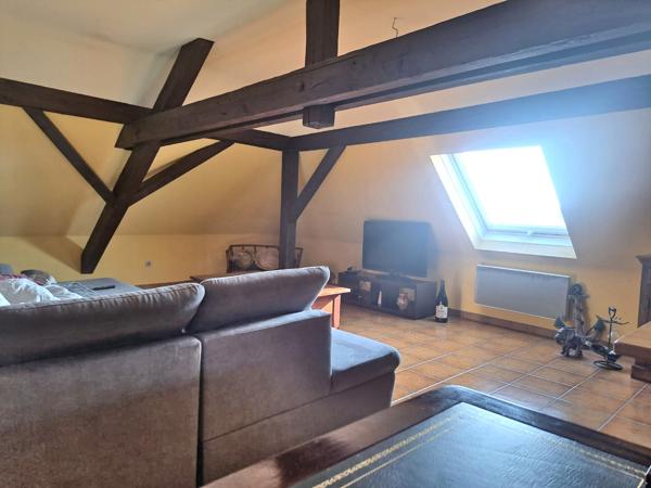 Ensemble immobilier 500m2, restaurant bar appartements, terrain 1187m2