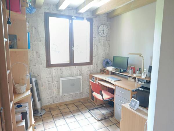 Maison familiale de 8 pièces avec sous sol total ET piscine  chauffée