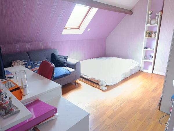 Maison familiale de 8 pièces avec sous sol total ET piscine  chauffée