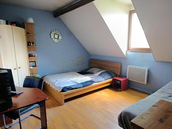 Maison familiale de 8 pièces avec sous sol total ET piscine  chauffée