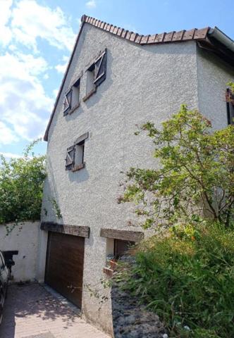 Maison familiale de 8 pièces avec sous sol total ET piscine  chauffée