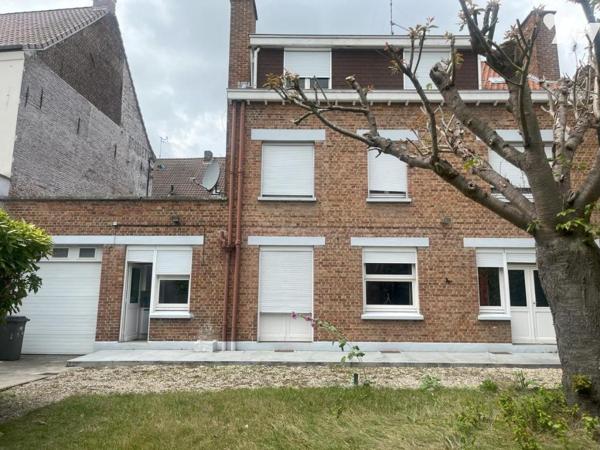 HYPER CENTRE MAISON DE VILLE AVEC GARAGE