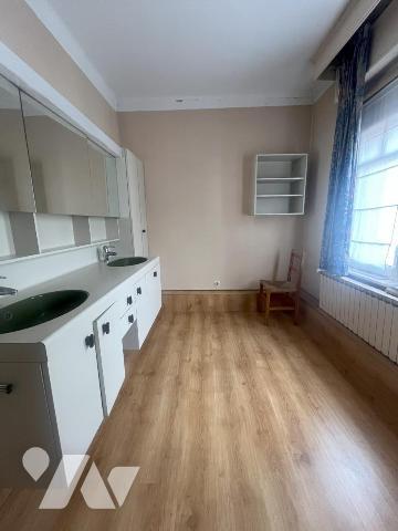 HYPER CENTRE MAISON DE VILLE AVEC GARAGE