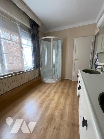 HYPER CENTRE MAISON DE VILLE AVEC GARAGE