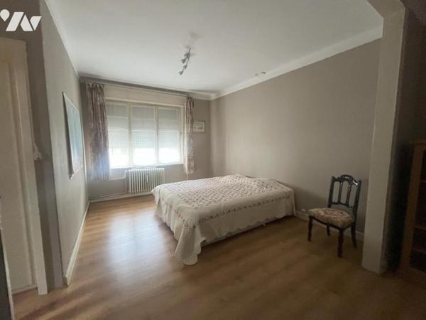 HYPER CENTRE MAISON DE VILLE AVEC GARAGE