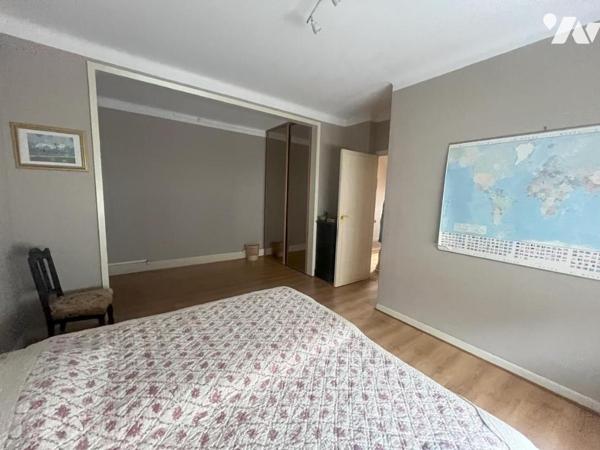 HYPER CENTRE MAISON DE VILLE AVEC GARAGE