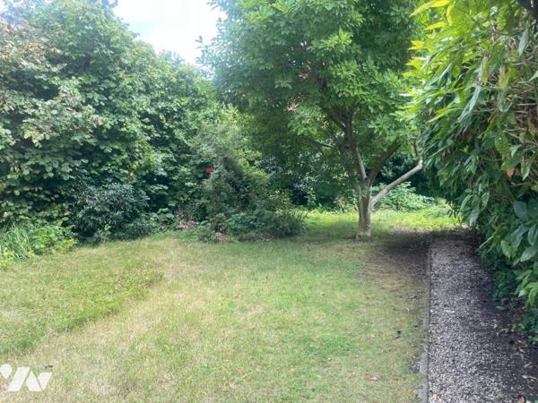 HYPER CENTRE MAISON DE VILLE AVEC GARAGE