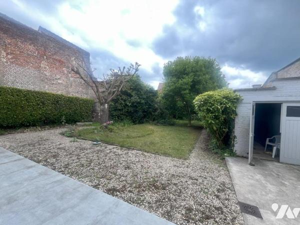 HYPER CENTRE MAISON DE VILLE AVEC GARAGE