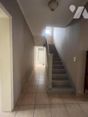 HYPER CENTRE MAISON DE VILLE AVEC GARAGE