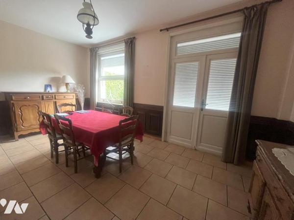 HYPER CENTRE MAISON DE VILLE AVEC GARAGE