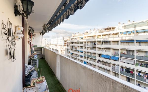 Appartement à vendre    3 pièces • 61,53 m2 Marseille 2