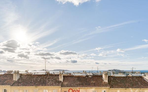 Appartement à vendre    3 pièces • 61,53 m2 Marseille 2