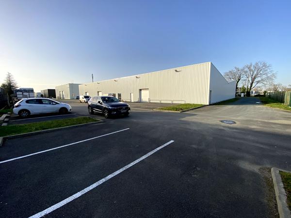A LOUER : local d'activité NEUF 600 m2 - Visibilité Route de Vannes - SAINT HERBLAIN