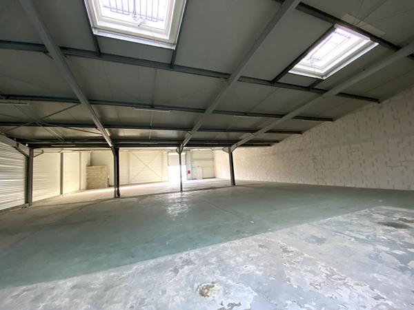 A LOUER : local d'activité NEUF 600 m2 - Visibilité Route de Vannes - SAINT HERBLAIN