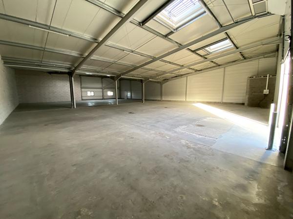 A LOUER : local d'activité NEUF 600 m2 - Visibilité Route de Vannes - SAINT HERBLAIN