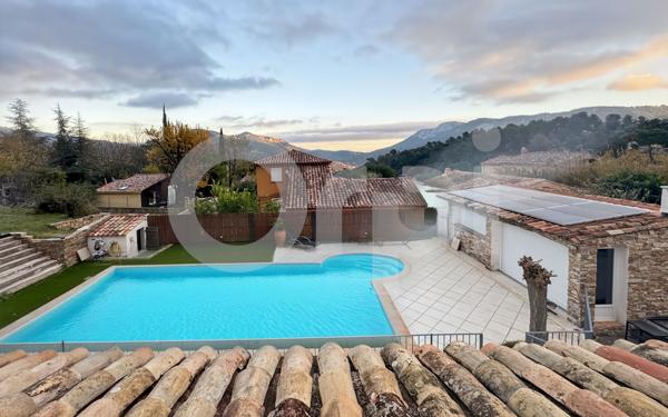 Maison à vendre    5 pièces • 134 m2 Le Revest-les-Eaux